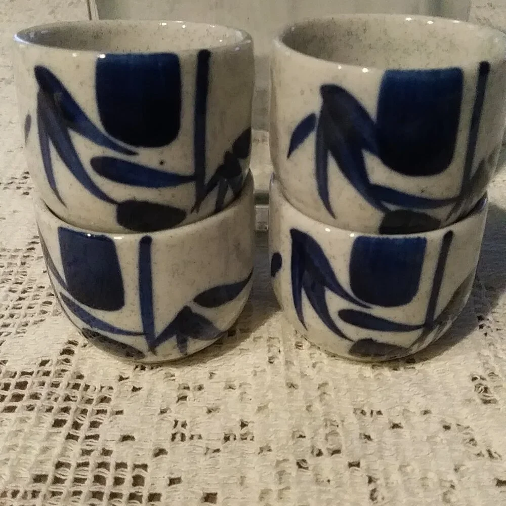 🪷 🎍White and Blue Bamboo Japanese Ceramic Sake Bottle and 4 Cups - Picture 5 of 9